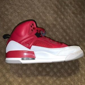 Jordan Spizike gym red